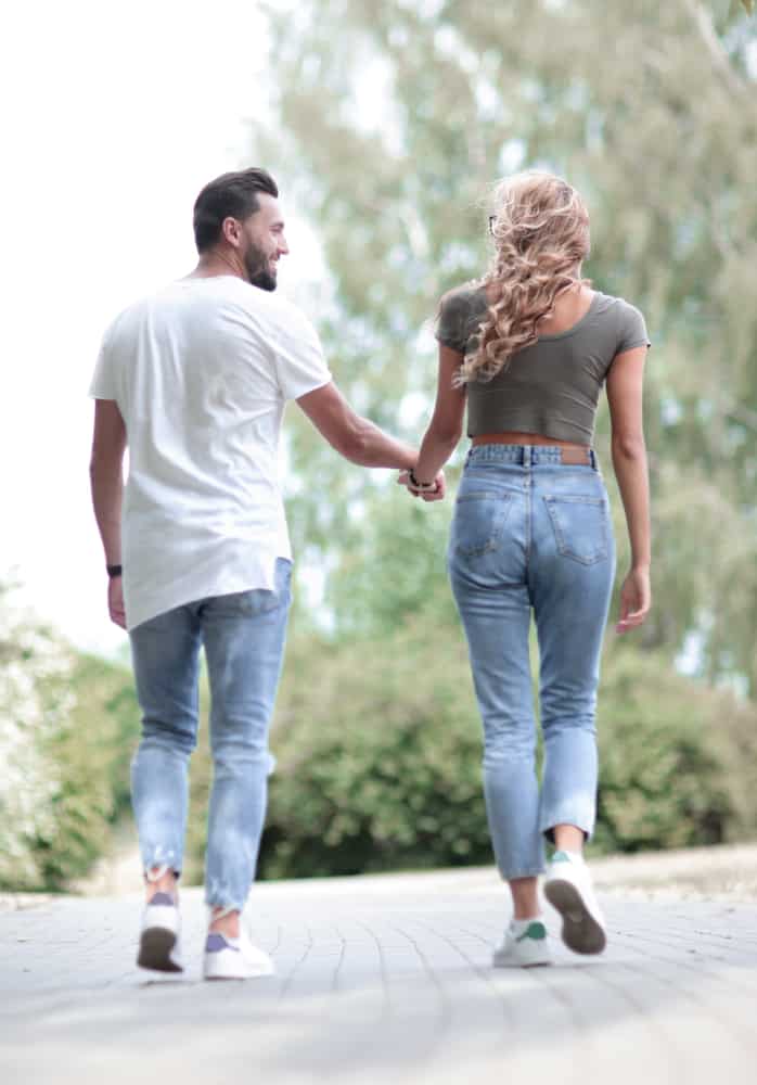 Couple,In,Love,On,A,Walk,In,The,City,Park